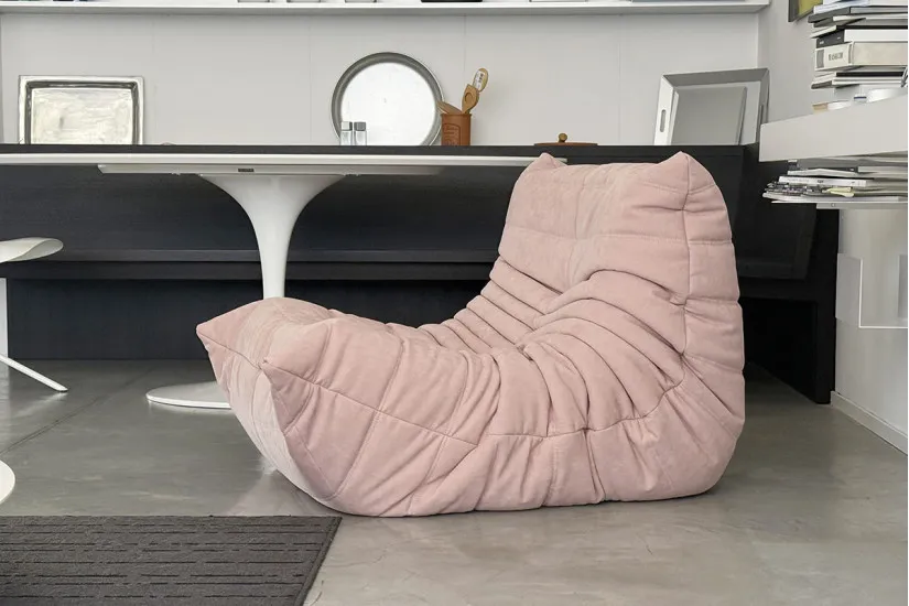 Togo Pink Armchair (Expo Offer) Ligne Roset - 3