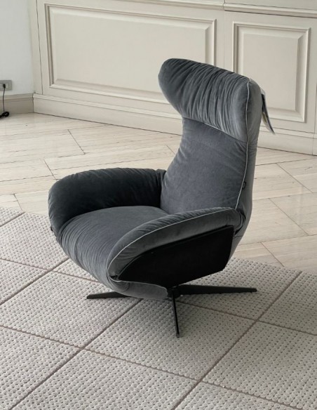 Ilia Armchair (Expo Offer)