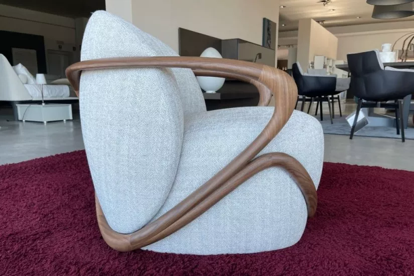 Hug Armchair (Expo Offer)